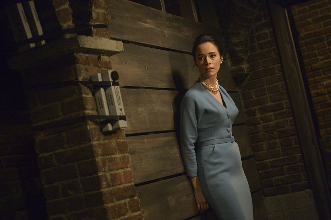 Timeless - The Red Scare - Photos - Abigail Spencer