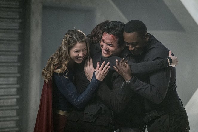 Supergirl - Libéré mais pas délivré - Film - Melissa Benoist, Dean Cain, David Harewood