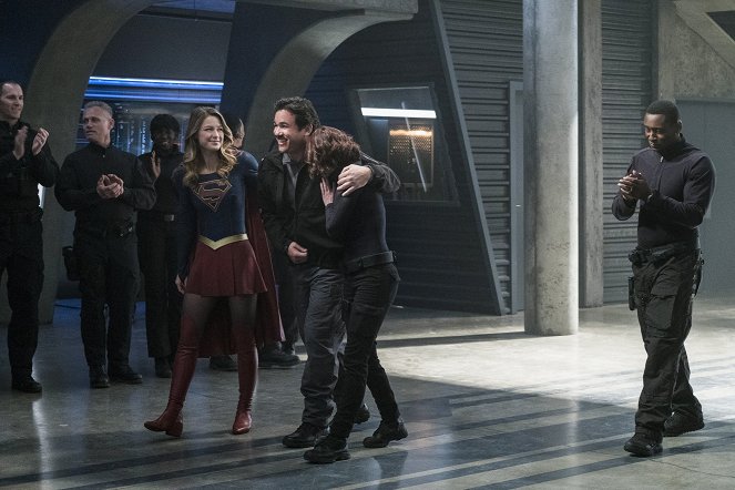 Supergirl - De vuelta a casa - De la película - Melissa Benoist, Dean Cain, Chyler Leigh, David Harewood