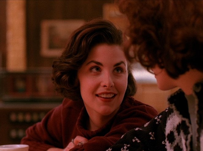 Twin Peaks - Season 1 - Zen, or the Skill to Catch a Killer - Photos - Sherilyn Fenn