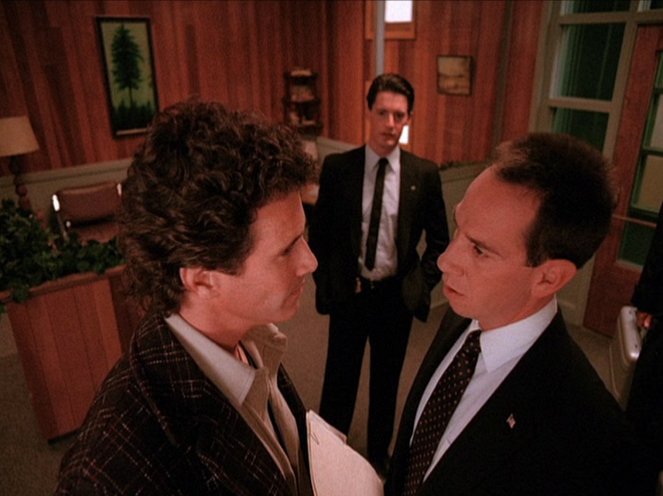 Twin Peaks - Zen, or the Skill to Catch a Killer - Photos - Michael Ontkean, Kyle MacLachlan, Miguel Ferrer