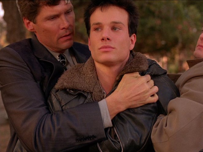 Miasteczko Twin Peaks - Season 1 - Pogrążeni w bólu - Z filmu - Everett McGill, James Marshall