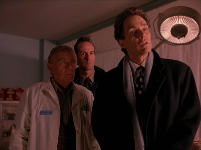 Twin Peaks - Season 1 - Rest in Pain - Photos - Warren Frost, Harry Goaz, Richard Beymer