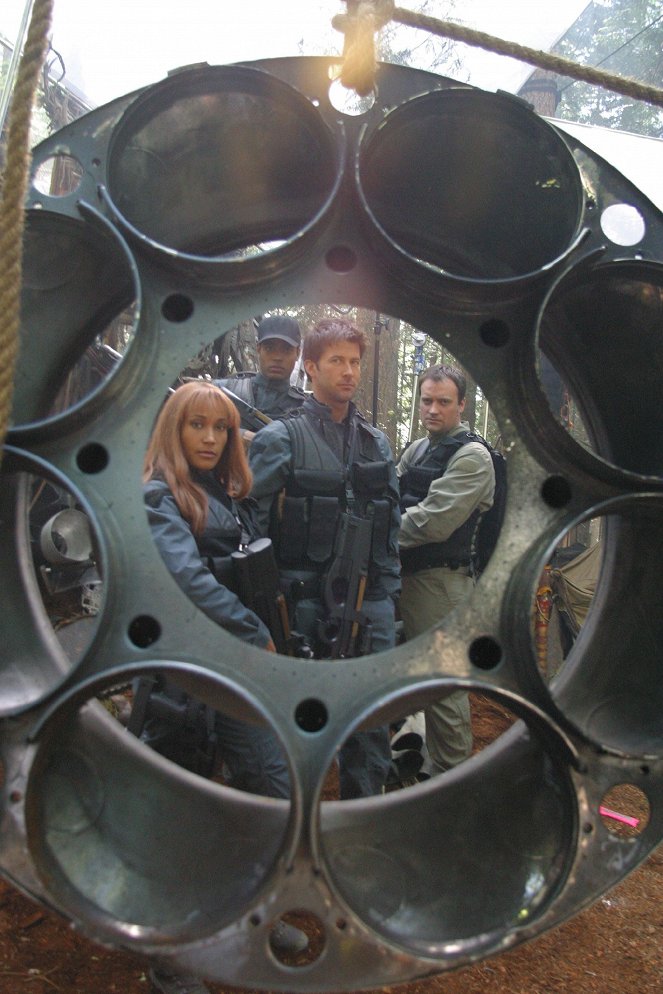 Stargate: Atlantis - Childhood's End - Del rodaje - Rachel Luttrell, Rainbow Sun Francks, Joe Flanigan, David Hewlett