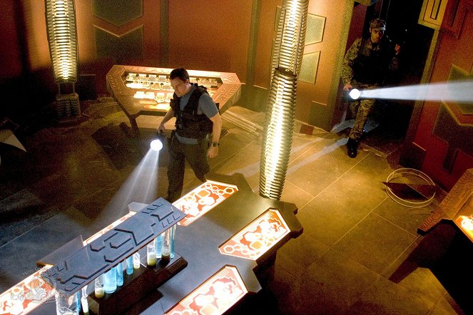Stargate: Atlantis - Hot Zone - Photos