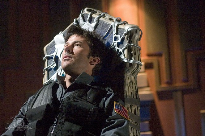 Stargate: Atlantis - Season 1 - The Siege: Part 2 - Photos - Joe Flanigan
