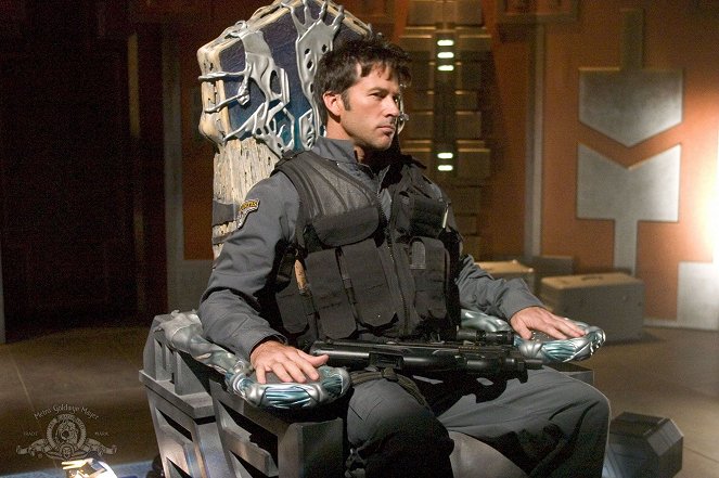 Stargate: Atlantis - The Siege: Part 2 - Photos - Joe Flanigan