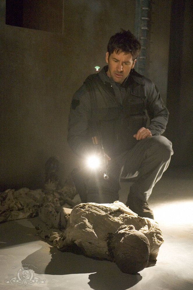 Stargate: Atlantis - Season 2 - Trinity - Photos - Joe Flanigan