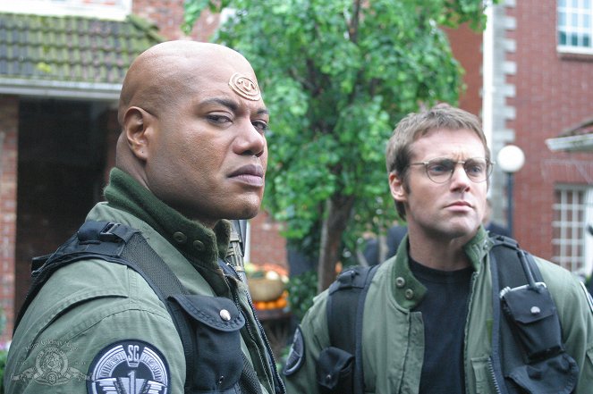 Stargate SG-1 - Revisions - Van film - Christopher Judge, Michael Shanks
