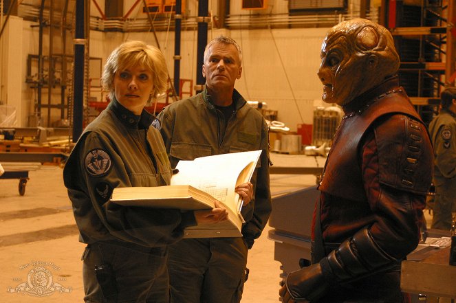 Stargate SG-1 - Space Race - Photos - Amanda Tapping, Richard Dean Anderson