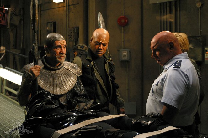 Stargate SG-1 - Season 7 - Evolution: Part 1 - Photos - Tony Amendola, Christopher Judge, Don S. Davis