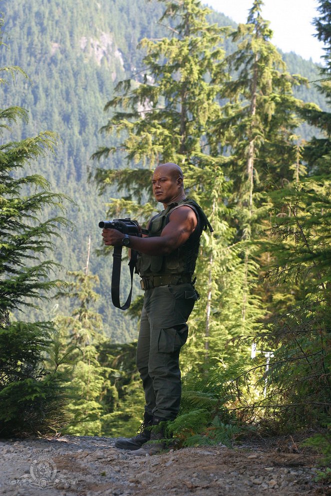 Stargate Kommando SG-1 - Season 7 - Bote des Todes - Filmfotos - Christopher Judge