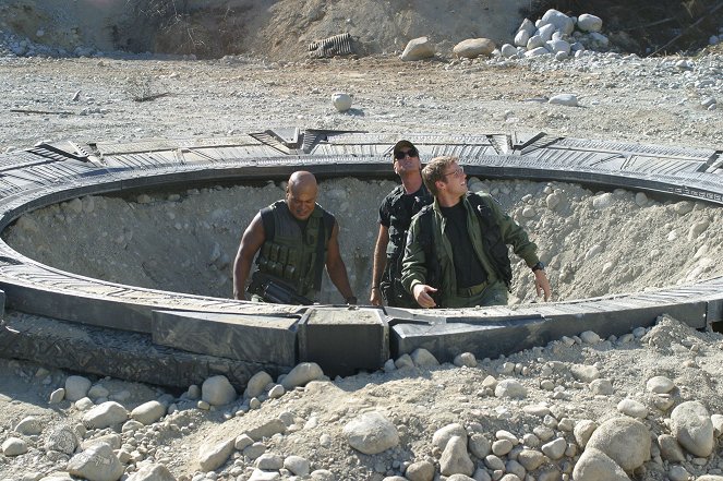 Stargate Kommando SG-1 - Season 7 - Bote des Todes - Filmfotos - Christopher Judge, Richard Dean Anderson, Michael Shanks