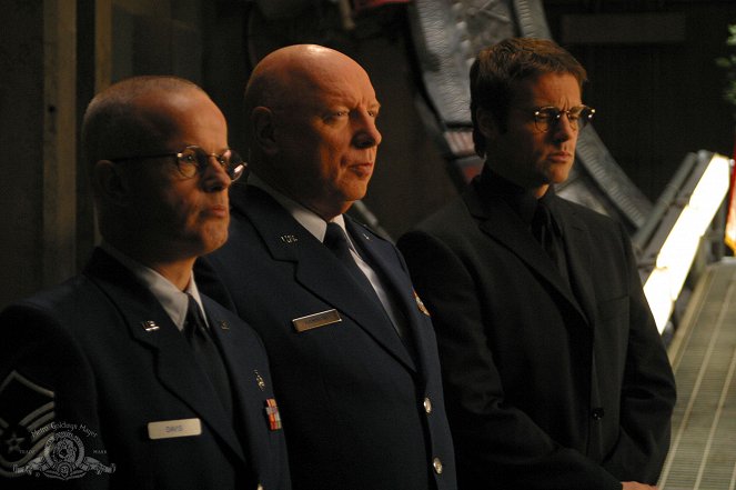 Stargate SG-1 - Season 7 - Heroes: Part 1 - Van film - Gary Jones, Don S. Davis, Michael Shanks