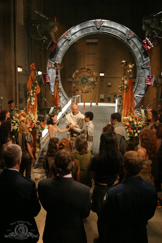Stargate Kommando SG-1 - Season 8 - Die Vertreibung - Filmfotos - Mercedes de la Zerda, Tony Amendola, Neil Denis