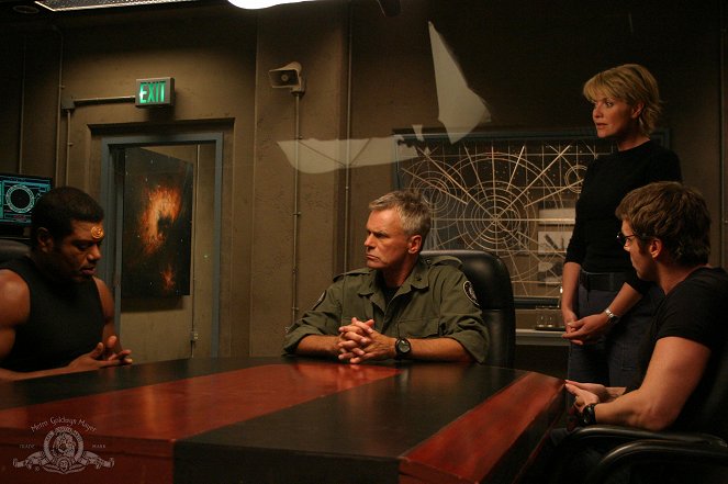 Stargate SG-1 - It's Good to Be King - Van film - Christopher Judge, Richard Dean Anderson, Amanda Tapping, Michael Shanks