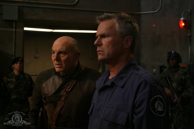 Stargate SG-1 - Reckoning: Part 1 - Film - Carmen Argenziano, Richard Dean Anderson