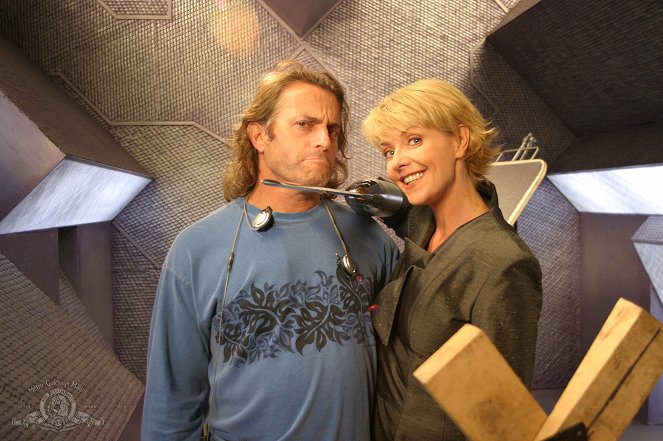 Stargate SG-1 - Season 8 - Reckoning: Part 1 - Van de set - Amanda Tapping