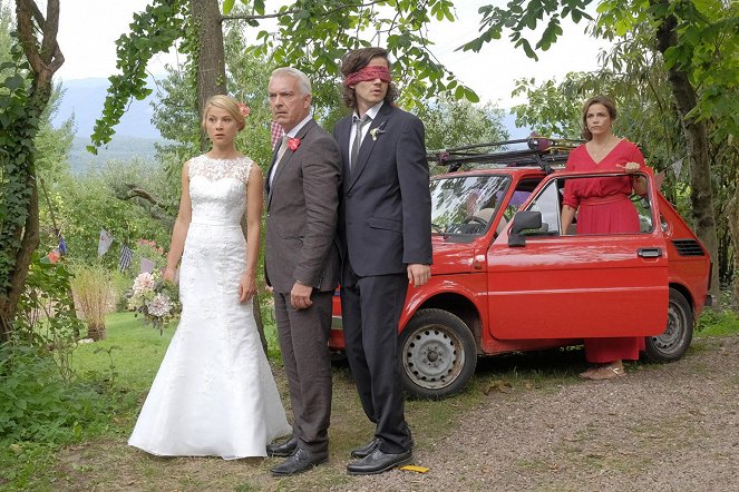 Az esküvő félreszervező - Filmfotók - Lea Ruckpaul, Christoph M. Ohrt, Tilman Pörzgen, Rebecca Immanuel