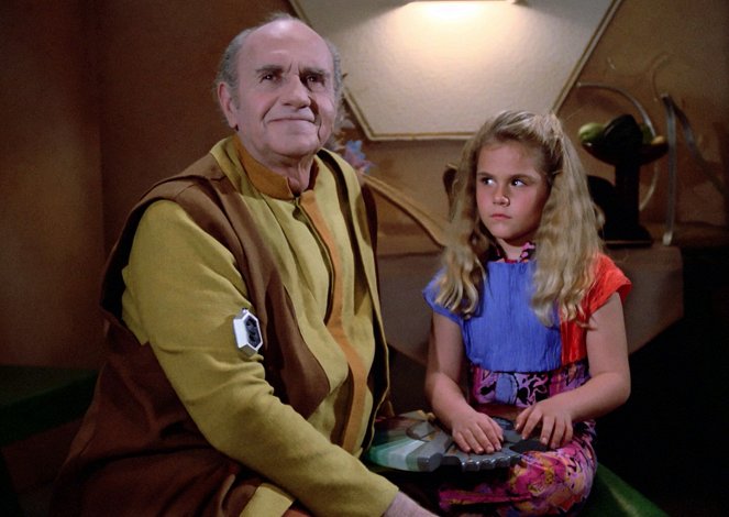 Star Trek: The Next Generation - Season 1 - When the Bough Breaks - Photos - Paul Lambert