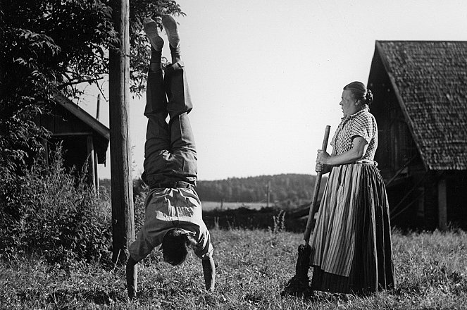 Und der Hausherr spielt auf dem Schifferklavier - Filmfotos - Rolf Labbart, Siiri Angerkoski
