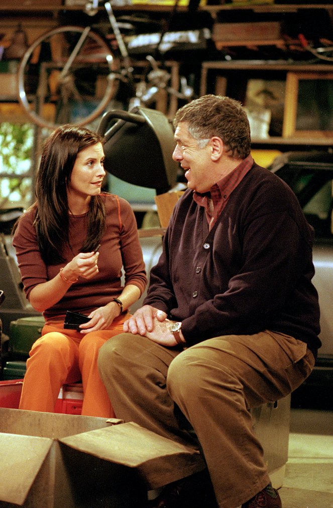 Friends - Season 7 - The One Where Rosita Dies - Photos - Courteney Cox, Elliott Gould