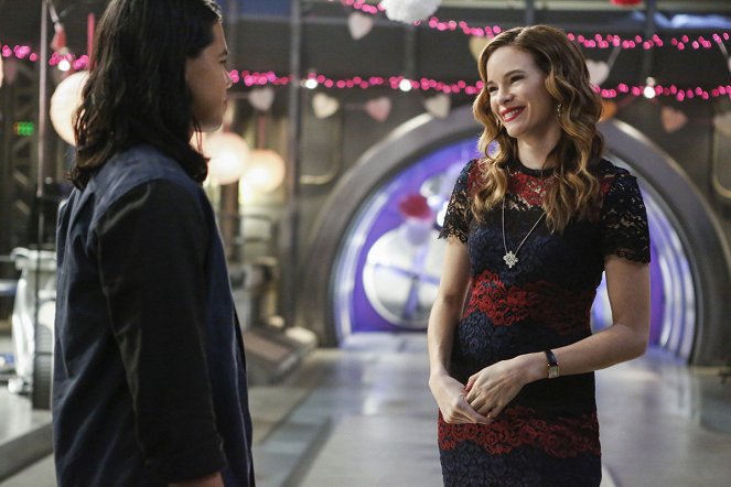 The Flash - Attack on Central City - Photos - Carlos Valdes, Danielle Panabaker
