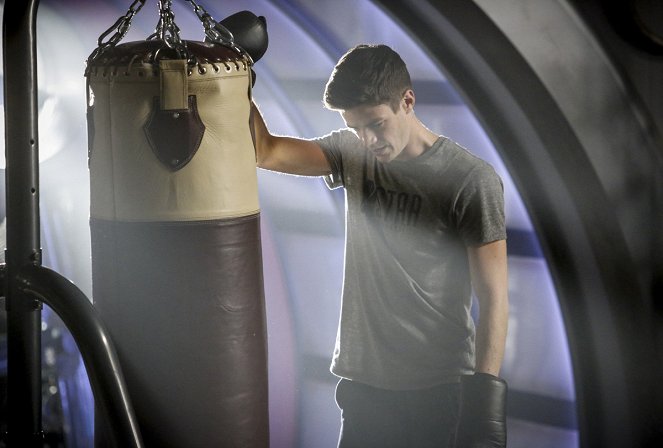 The Flash - Attack on Central City - Photos - Grant Gustin