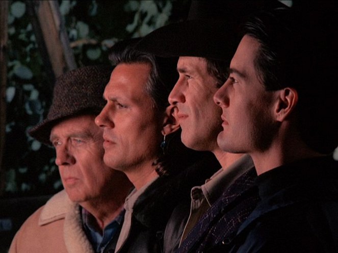 Twin Peaks - Season 1 - Cooper's Dreams - Photos - Warren Frost, Michael Horse, Michael Ontkean, Kyle MacLachlan
