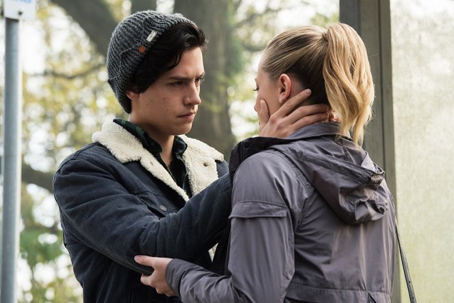 Riverdale - Chapter Six: Faster, Pussycats! Kill! Kill! - Photos - Cole Sprouse