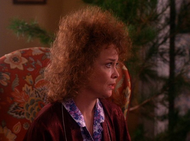 Twin Peaks - Season 2 - May the Giant Be with You - Photos - Grace Zabriskie