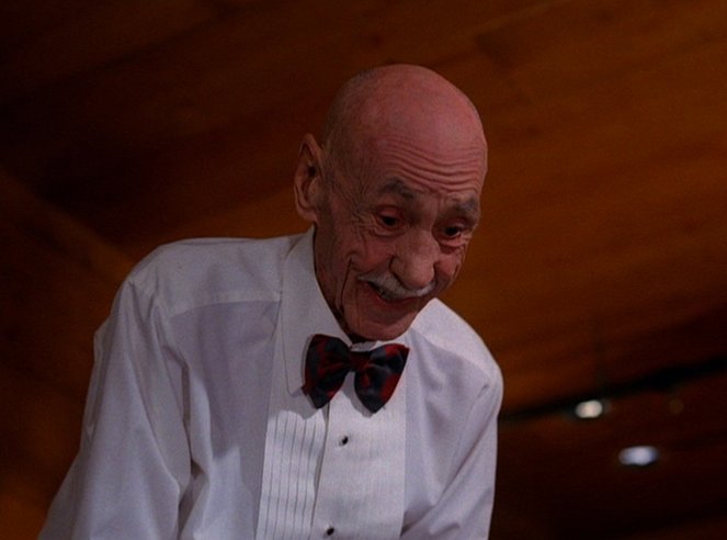 Twin Peaks - Season 2 - May the Giant Be with You - Photos - Hank Worden