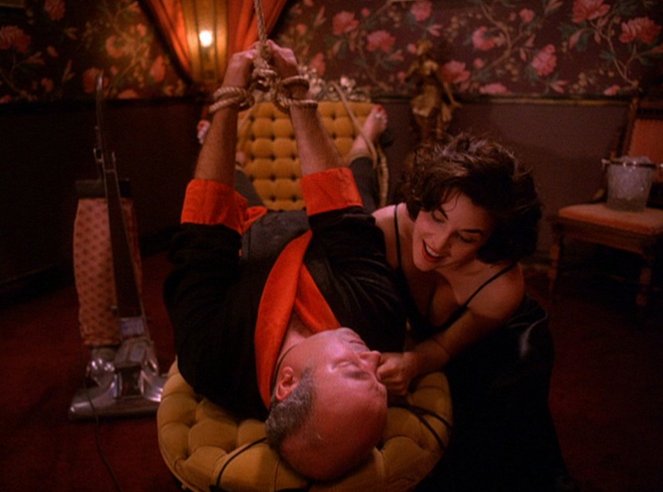 Twin Peaks - Season 2 - Coma - Photos - Sherilyn Fenn