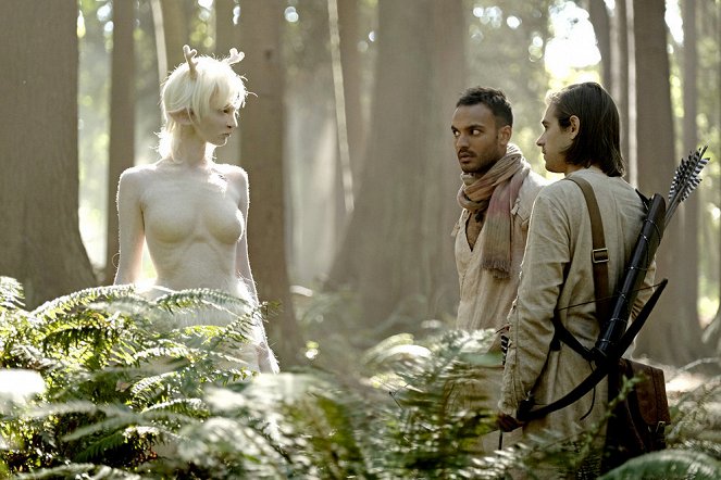 Magicy - Latający las - Z filmu - Emma Dumont, Arjun Gupta, Jason Ralph