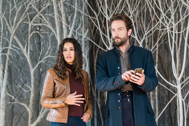 Sleepy Hollow - Season 4 - The Way of the Gun - Photos - Janina Gavankar, Tom Mison