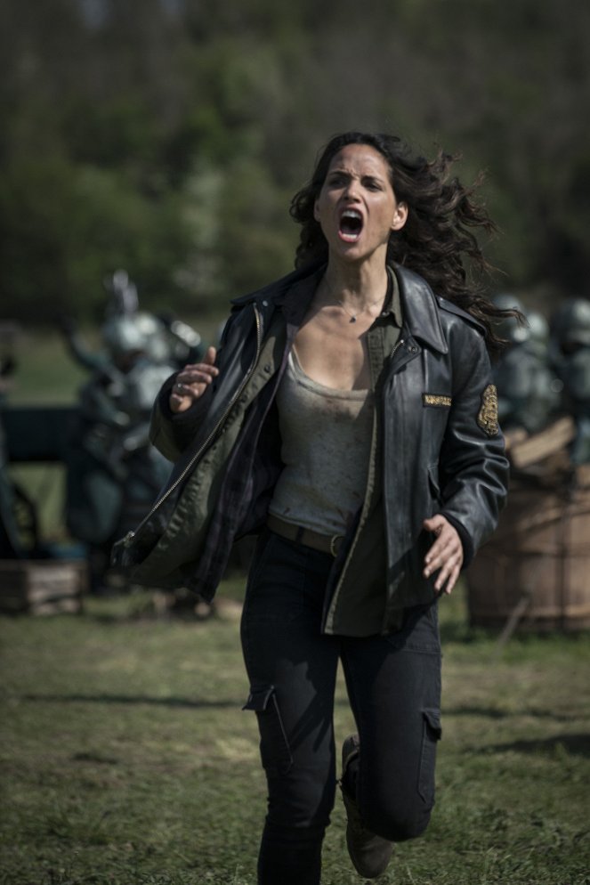 Emerald City - No Place Like Home - Film - Adria Arjona