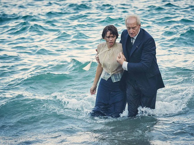 And Then There Were None - Photos - Maeve Dermody, Charles Dance