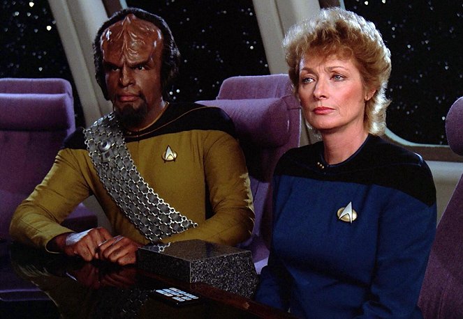 Star Trek - Das nächste Jahrhundert - Season 2 - Das Herz eines Captains - Filmfotos - Michael Dorn, Diana Muldaur