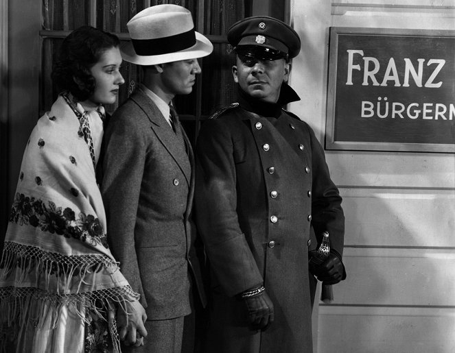 Fugitive Road - Filmfotos - Wera Engels, Leslie Fenton, Erich von Stroheim