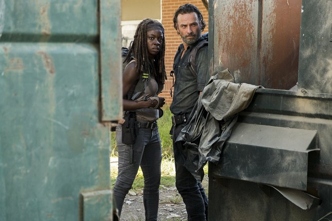 Živí mrtví - Řekni ano - Z filmu - Danai Gurira, Andrew Lincoln