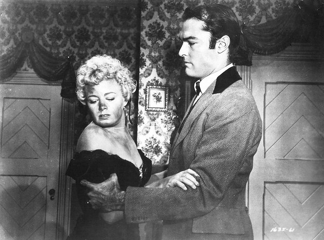 Shelley Winters, John Russell