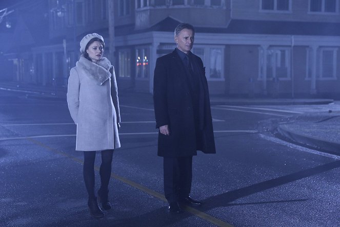 Once Upon a Time - Season 6 - Tougher Than the Rest - Photos - Emilie de Ravin, Robert Carlyle