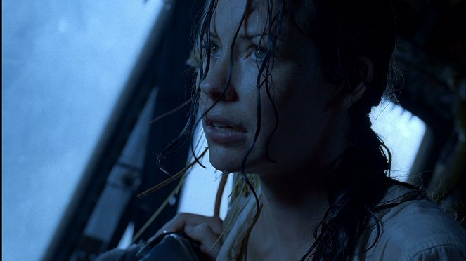 Zagubieni - Season 1 - Pilot: Part 1 - Z filmu - Evangeline Lilly