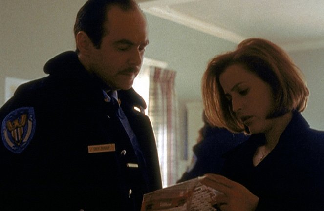 The X-Files - La Poupée - Film - William MacDonald, Gillian Anderson