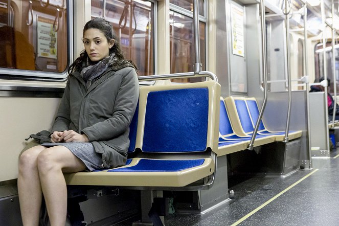 Shameless - Strangers on a Train - Photos - Emmy Rossum