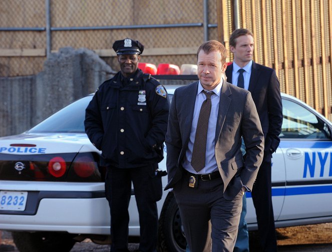 Blue Bloods - Crime Scene New York - Season 2 - Moonlighting - Photos - Donnie Wahlberg, Teddy Sears