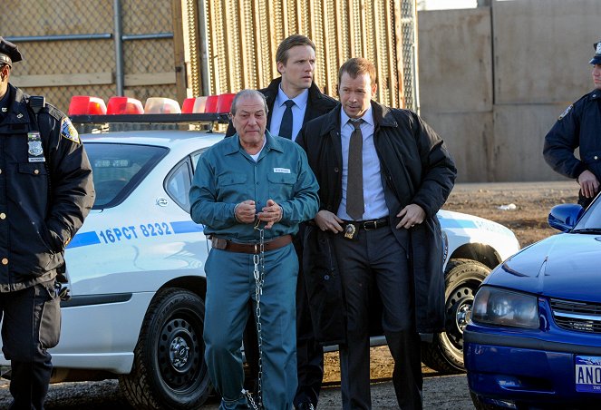 Blue Bloods - Crime Scene New York - Season 2 - Moonlighting - Photos - Teddy Sears, Donnie Wahlberg