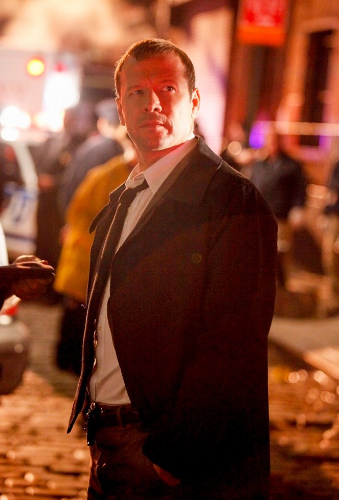 Blue Bloods - Crime Scene New York - Season 2 - Whistle Blower - Photos - Donnie Wahlberg