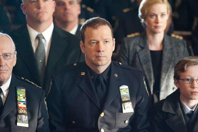 Blue Bloods - Crime Scene New York - Season 2 - The Job - Photos - Len Cariou, Gregory Jbara, Donnie Wahlberg, Abigail Hawk, Tony Terraciano