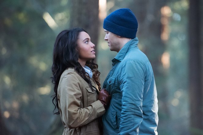 Legends of Tomorrow - Land of the Lost - Photos - Maisie Richardson-Sellers, Nick Zano